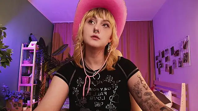 Snapshot of Emma_Thomps chatting on 13, 5, 2026 Emma Thomps online show from 13, 5, 2026