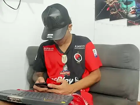 Snapshot of MaikDEMON_latino chatting on 24, 4, 2026 MaikDEMON latino online show from 24, 4, 2026