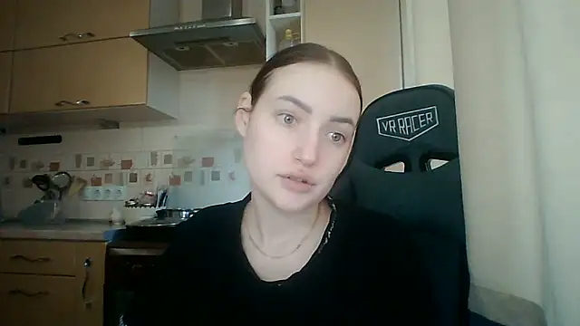 Lisanta online show from 9, 6, 2026
