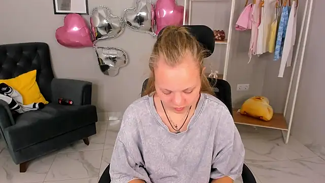 Snapshot of Ellen_Mafour chatting on 21, 4, 2026 Ellen Mafour online show from 21, 4, 2026