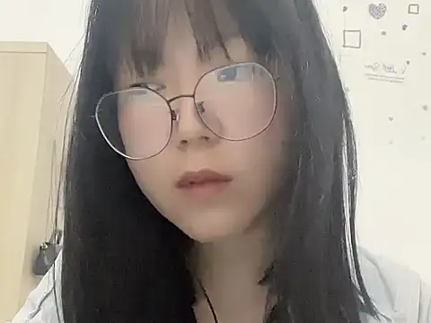 Snapshot of Belle-LL chatting on 21, 4, 2026 Belle-LL online show from 21, 4, 2026