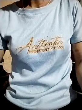 Snapshot of kiss1122 chatting on 21, 4, 2026 kiss1122 online show from 21, 4, 2026