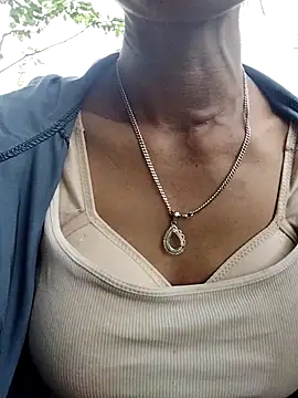 Snapshot of kiss1122 chatting on 22, 4, 2026 kiss1122 online show from 22, 4, 2026