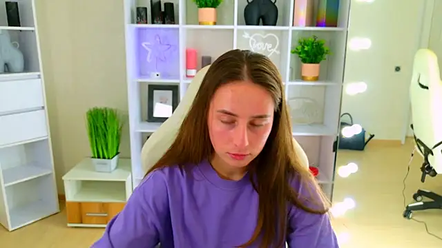 Snapshot of NadinnL chatting on 21, 4, 2026 NadinnL online show from 21, 4, 2026