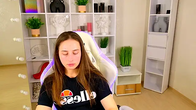 NadinnL online show from 30, 4, 2026