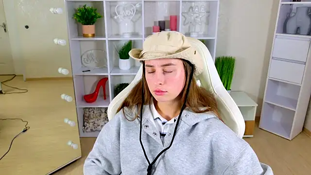 NadinnL online show from 12, 5, 2026