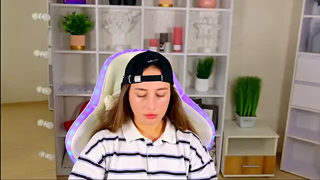 NadinnL online show from 5, 7, 2026