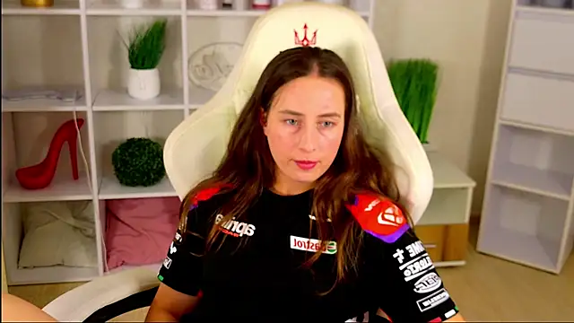 NadinnL online show from 10, 7, 2026