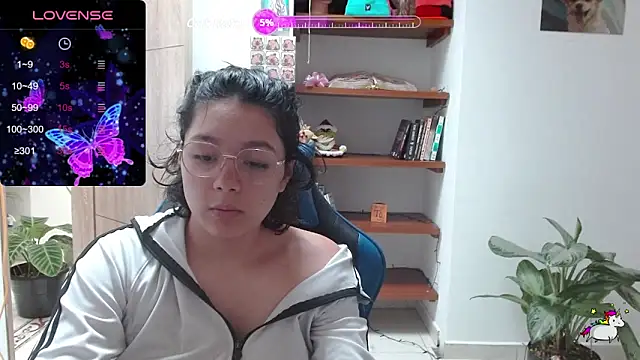 Snapshot of trixietangg chatting on 20, 4, 2026 trixietangg online show from 20, 4, 2026