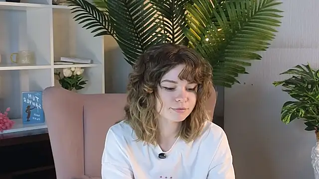 Snapshot of DetraBolen chatting on 21, 4, 2026 DetraBolen online show from 21, 4, 2026