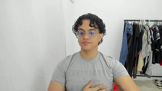 Snapshot of Donatello_versus chatting on 20, 4, 2026 Donatello versus online show from 20, 4, 2026