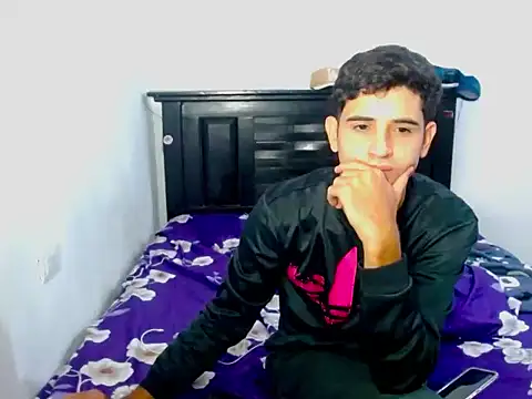 Snapshot of carlooss29 chatting on 25, 4, 2026 carlooss29 online show from 25, 4, 2026