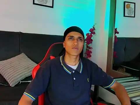 Snapshot of Alan_Colthon chatting on 24, 4, 2026 Alan Colthon online show from 24, 4, 2026