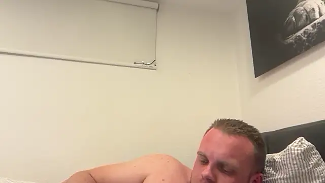 Snapshot of hallihallo12343 chatting on 20, 4, 2026 hallihallo12343 online show from 20, 4, 2026