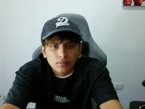 Snapshot of dany_fans chatting on 24, 4, 2026 dany fans online show from 24, 4, 2026