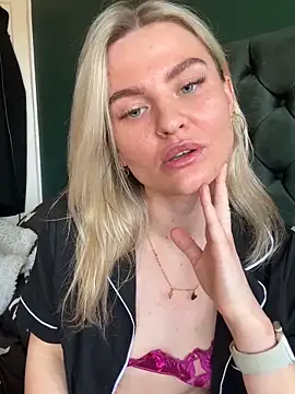 Snapshot of kinkykitty21 chatting on 22, 4, 2026 kinkykitty21 online show from 22, 4, 2026