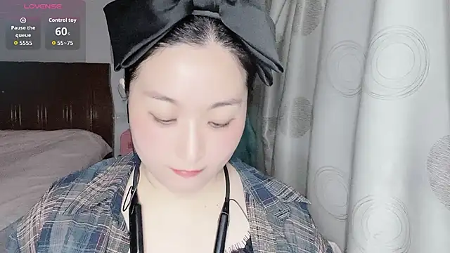 Snapshot of D-Misslu chatting on 28, 4, 2026 D-Misslu online show from 28, 4, 2026