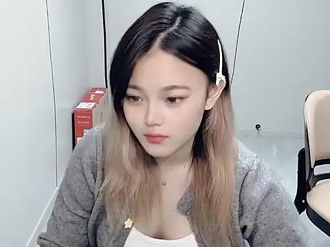 Snapshot of X8xx chatting on 21, 4, 2026 X8xx online show from 21, 4, 2026