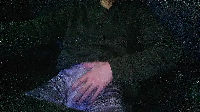 Snapshot of 8inchesfr chatting on 21, 4, 2026 8inchesfr online show from 21, 4, 2026