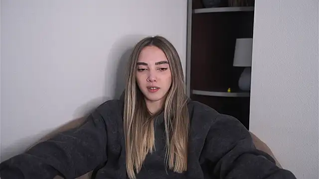 Snapshot of SheliaRafla chatting on 22, 4, 2026 SheliaRafla online show from 22, 4, 2026