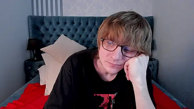 Snapshot of TaylerBev chatting on 23, 4, 2026 TaylerBev online show from 23, 4, 2026