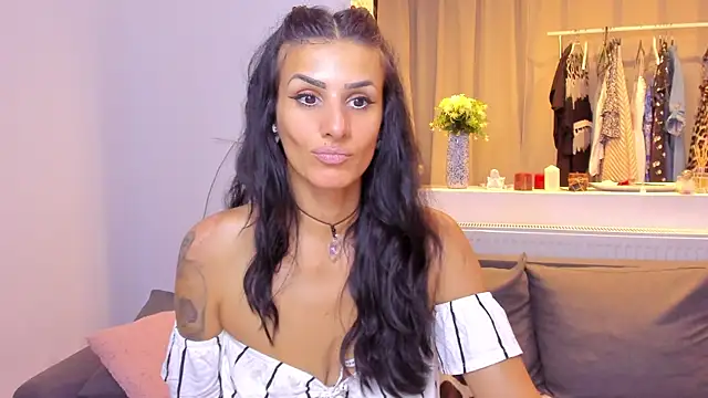 Snapshot of Milfchellle chatting on 5, 7, 2026 Milfchellle online show from 5, 7, 2026