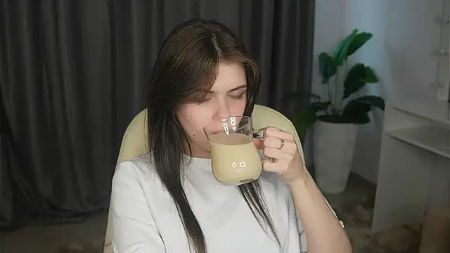 Snapshot of MertieFlechsig chatting on 25, 4, 2026 MertieFlechsig online show from 25, 4, 2026