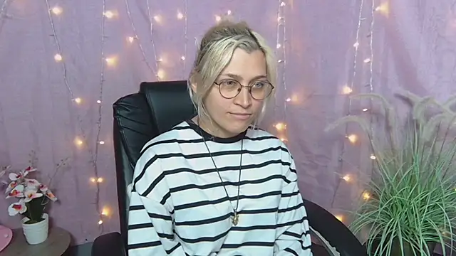 Snapshot of RubyDaviss chatting on 4, 5, 2026 RubyDaviss online show from 4, 5, 2026