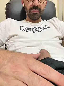 Snapshot of david1783 chatting on 14, 6, 2026 david1783 online show from 14, 6, 2026