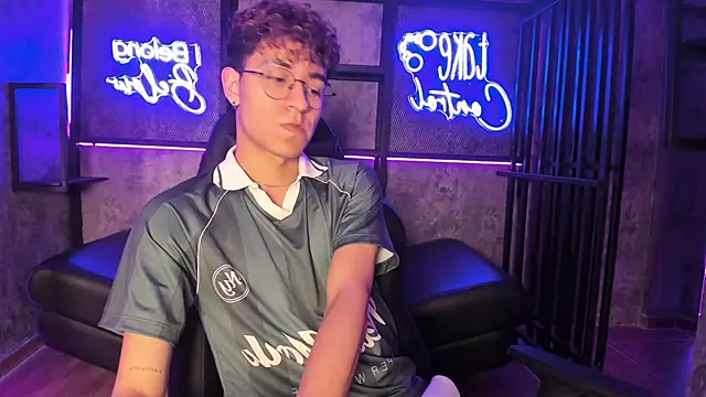 Snapshot of AngeloBellini chatting on 27, 4, 2026 AngeloBellini online show from 27, 4, 2026