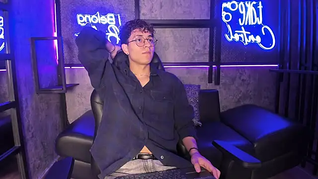 Snapshot of AngeloBellini chatting on 28, 4, 2026 AngeloBellini online show from 28, 4, 2026