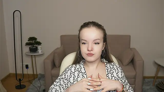 Snapshot of DinaLasenby chatting on 23, 4, 2026 DinaLasenby online show from 23, 4, 2026