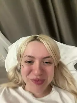 Snapshot of CassieCuteees chatting on 25, 4, 2026 CassieCuteees online show from 25, 4, 2026