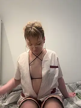 Snapshot of LilyFoot chatting on 27, 4, 2026 LilyFoot online show from 27, 4, 2026