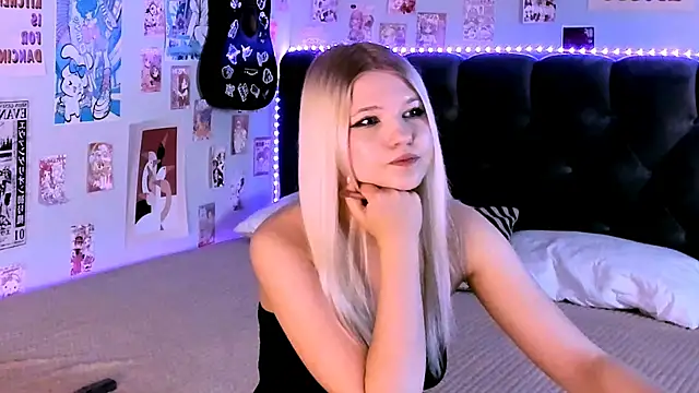 Snapshot of LunariaFox chatting on 14, 5, 2026 LunariaFox online show from 14, 5, 2026