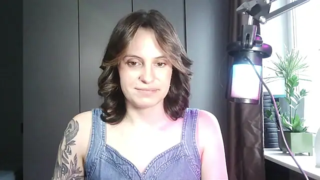 Snapshot of shy_Miracle chatting on 4, 5, 2026 shy Miracle online show from 4, 5, 2026