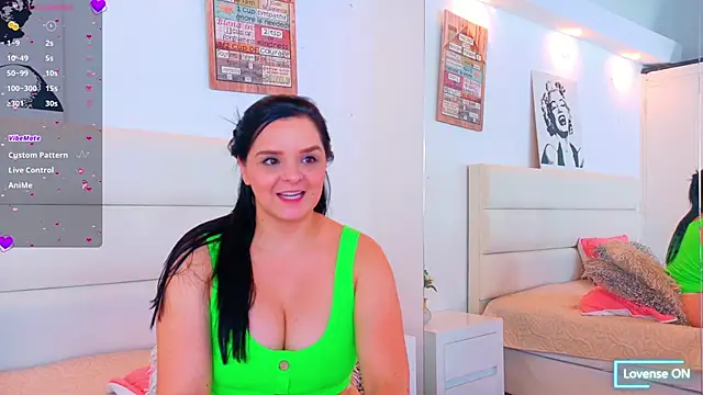 Snapshot of Isabellaa_Reyes chatting on 19, 5, 2026 Isabellaa Reyes online show from 19, 5, 2026