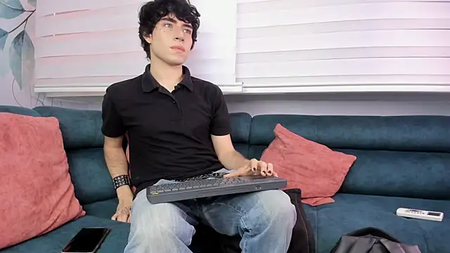 Snapshot of DemonFoxx chatting on 27, 4, 2026 DemonFoxx online show from 27, 4, 2026