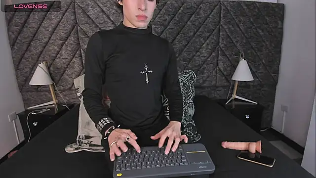 Snapshot of DemonFoxx chatting on 10, 6, 2026 DemonFoxx online show from 10, 6, 2026
