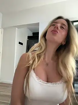 Snapshot of lulov chatting on 23, 4, 2026 lulov online show from 23, 4, 2026