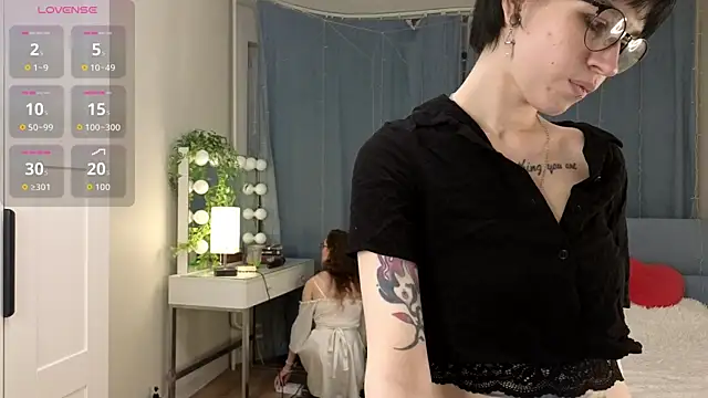 Snapshot of TeaseDealer chatting on 6, 5, 2026 TeaseDealer online show from 6, 5, 2026