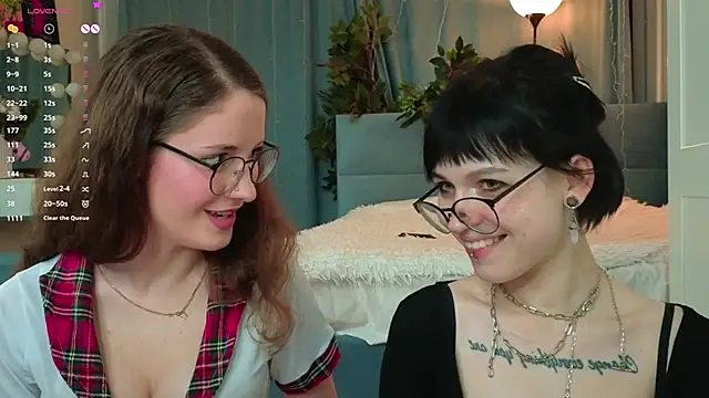 Snapshot of TeaseDealer chatting on 27, 5, 2026 TeaseDealer online show from 27, 5, 2026