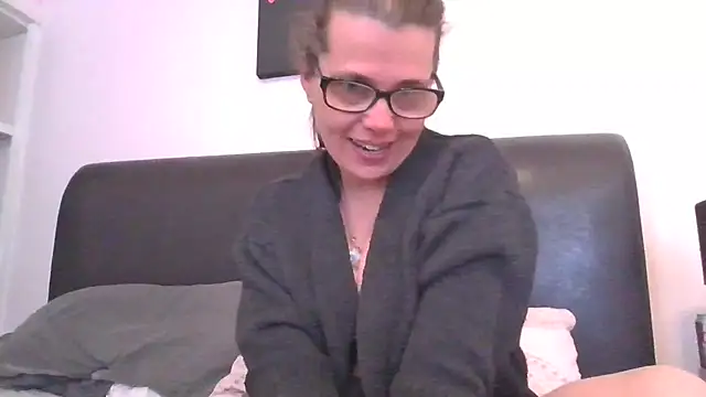 Snapshot of Mayra_small chatting on 29, 4, 2026 Mayra small online show from 29, 4, 2026
