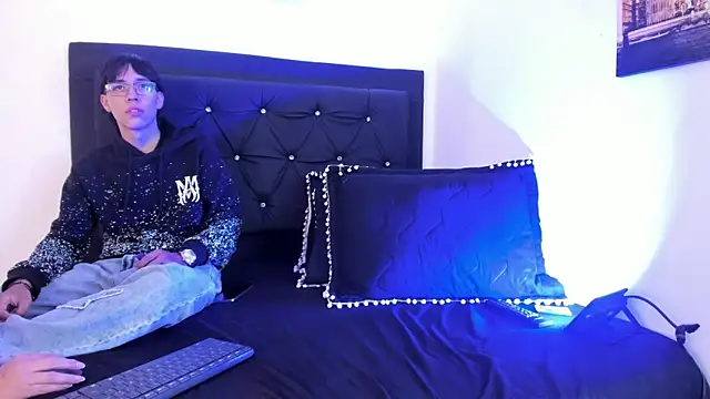 Snapshot of DANILO_SMIT chatting on 23, 4, 2026 DANILO SMIT online show from 23, 4, 2026