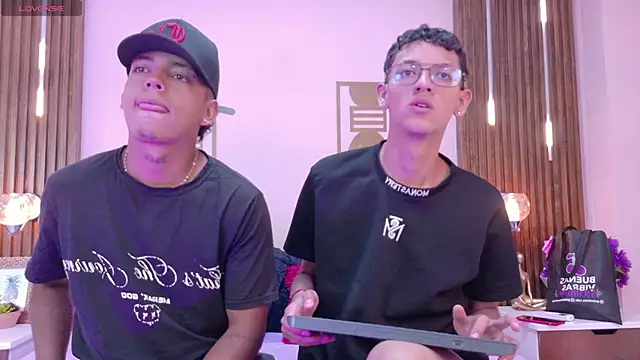 Snapshot of Dante-Axel chatting on 26, 4, 2026 Dante-Axel online show from 26, 4, 2026