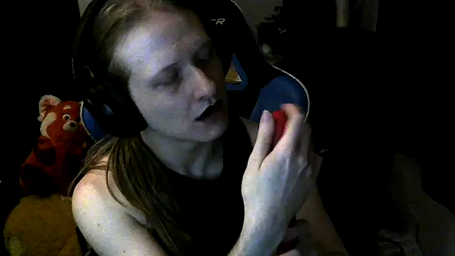 Snapshot of CutieBite chatting on 27, 4, 2026 CutieBite online show from 27, 4, 2026