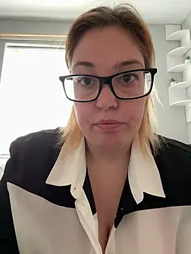 Snapshot of SecretRavenXO chatting on 12, 6, 2026 SecretRavenXO online show from 12, 6, 2026