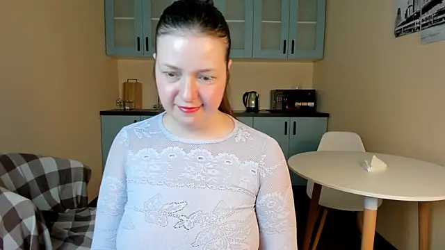 Snapshot of NellieBev chatting on 8, 5, 2026 NellieBev online show from 8, 5, 2026