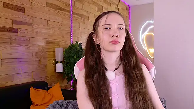 LilaMccoy online show from 27, 6, 2026