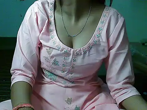 Snapshot of ur_sassypriya chatting on 5, 5, 2026 ur sassypriya online show from 5, 5, 2026
